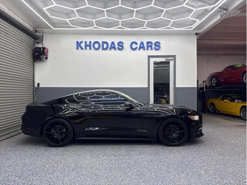 Used 2016 Ford Mustang Coupe RWD image 5