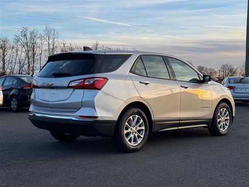 Used 2018 Chevrolet Equinox LS image 4