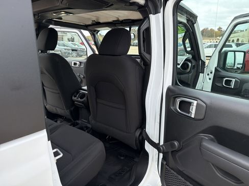 Used 2023 Jeep Gladiator Sport image 30