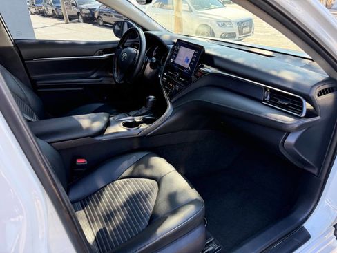 Used 2022 Toyota Camry SE image 25