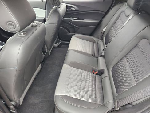 Used 2025 Chevrolet Trax LT FWD image 27