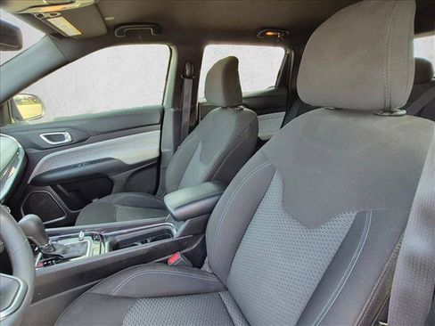 Used 2025 Jeep Compass Sport AWD/4WD image 9