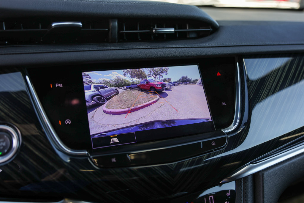 Used 2025 Cadillac XT6 Premium Luxury FWD image 17