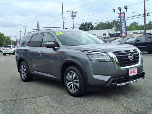 Used 2024 Nissan Pathfinder SL AWD/4WD image 3