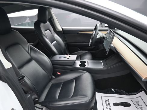 Used 2021 Tesla Model 3 Standard Range Plus image 32