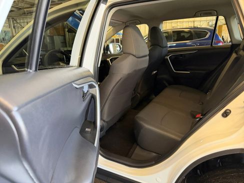 Used 2025 Toyota RAV4 LE AWD/4WD image 34
