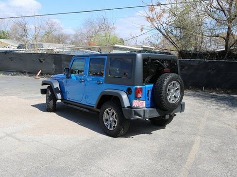 Used 2016 Jeep Wrangler Unlimited Rubicon w/ Connectivity Group image 3