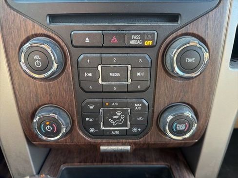 Used 2014 Ford F150 Lariat w/ Lariat Chrome Package image 26