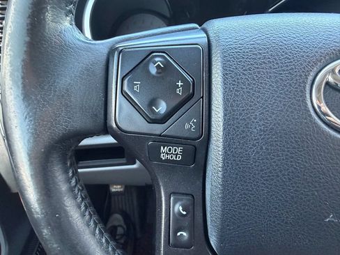 Used 2018 Toyota Sequoia Platinum AWD/4WD image 34