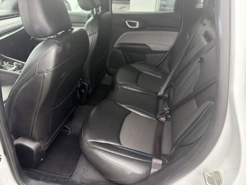 Used 2024 Jeep Compass Latitude image 10