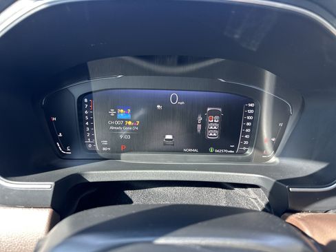 Used 2025 Honda Pilot Elite image 16