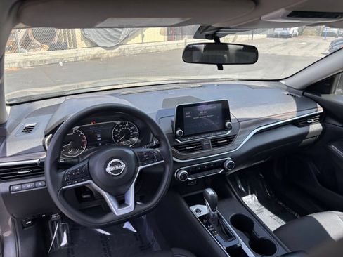 Used 2025 Nissan Altima 2.5 SV FWD image 34