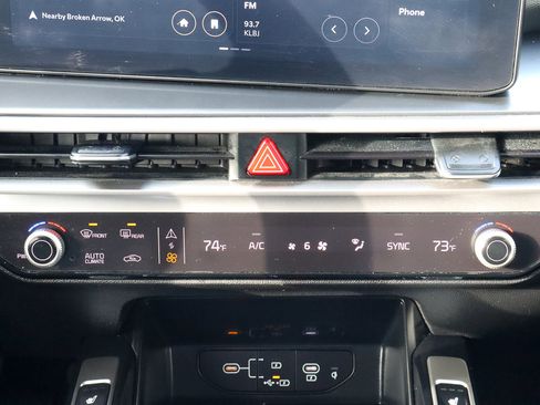 Used 2024 Kia Sorento S image 22