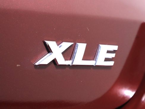 Used 2019 Toyota Highlander XLE FWD image 39
