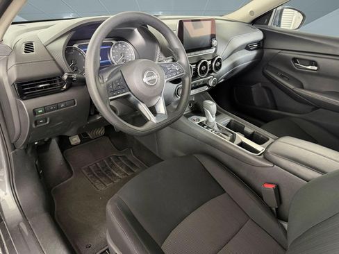 Used 2025 Nissan Sentra SV FWD image 3