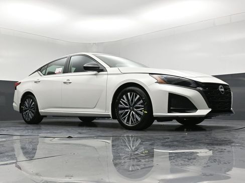 New 2026 Nissan Altima 2.5 SV FWD image 27