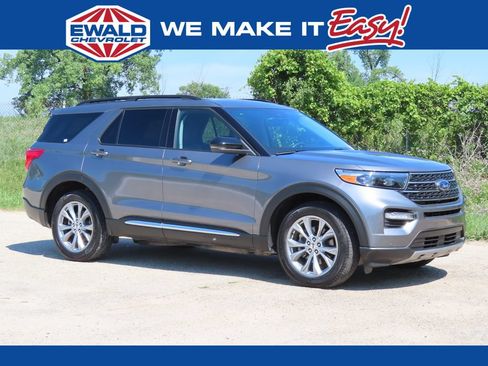 Used 2024 Ford Explorer XLT AWD/4WD image 1