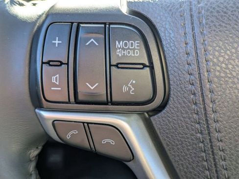 Used 2019 Toyota Highlander Limited image 28