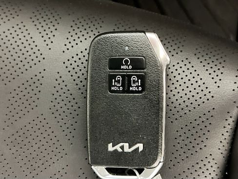 Used 2024 Kia Carnival EX image 36