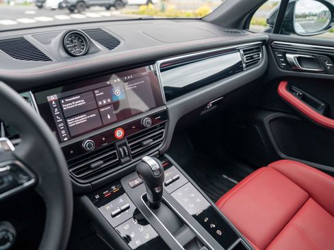 New 2026 Porsche Macan image 16