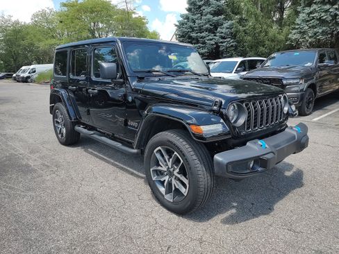 Used 2024 Jeep Wrangler Unlimited w/ Convenience Group AWD/4WD image 1