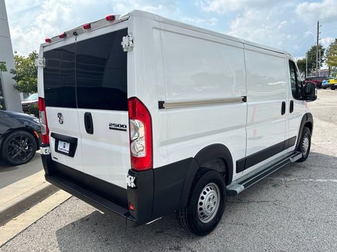 Used 2025 RAM ProMaster 2500 w/ U-Haul Equipment Group FWD image 12