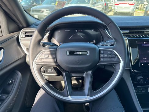 New 2025 Jeep Grand Cherokee L Laredo image 17