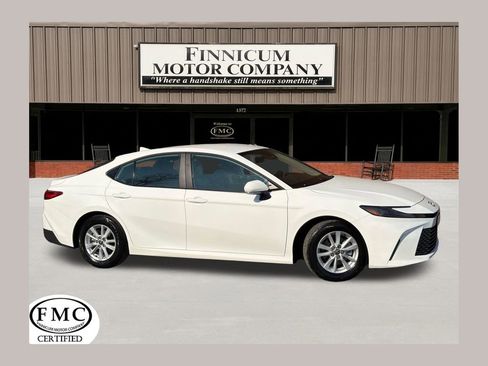 Used 2025 Toyota Camry LE FWD image 1