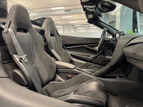 Used 2022 McLaren 720S Performance image 15