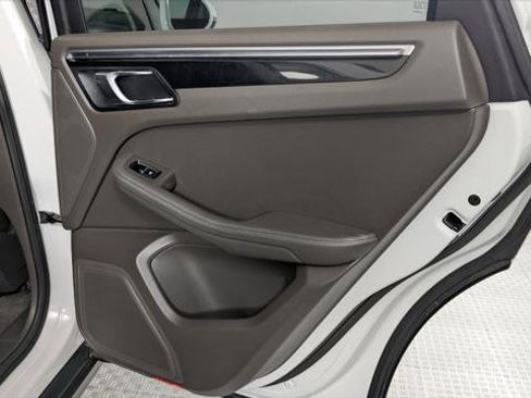 Used 2017 Porsche Macan SUV image 21