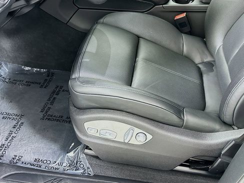 New 2025 Porsche Macan AWD/4WD image 22