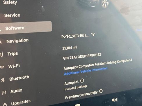 Used 2023 Tesla Model Y Standard Range image 27