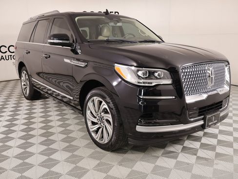Used 2022 Lincoln Navigator Reserve image 1