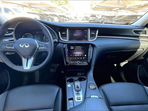 Certified 2025 INFINITI QX50 Pure image 18