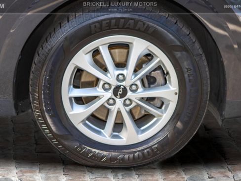 Used 2022 Kia Carnival LX image 34