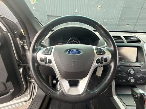 Used 2014 Ford Explorer XLT w/ Equipment Group 202A AWD/4WD image 14