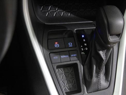 Used 2021 Toyota RAV4 XLE image 14