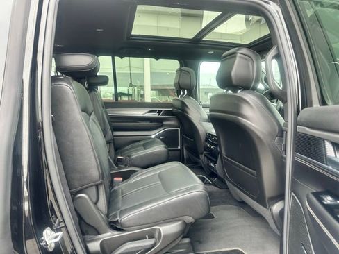 Used 2022 Jeep Wagoneer Series III image 12