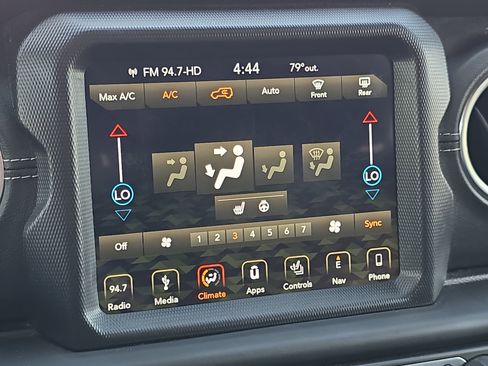 Used 2018 Jeep Wrangler Unlimited Sahara image 21