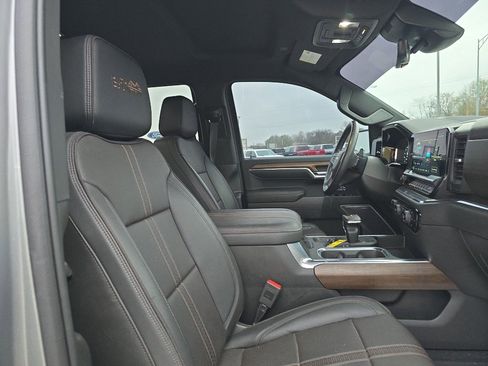 Used 2023 Chevrolet Silverado 1500 High Country w/ Technology Package image 12