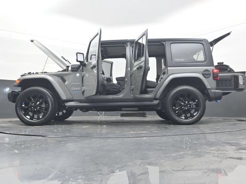 Used 2023 Jeep Wrangler Unlimited Sahara AWD/4WD image 43