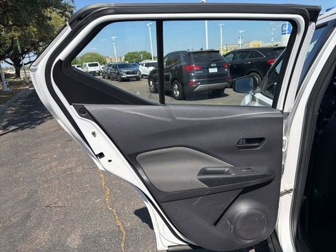 Used 2020 Nissan Kicks S image 24