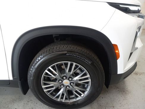 Used 2024 Chevrolet Traverse LT w/ LPO, Floor Liner Package FWD image 3