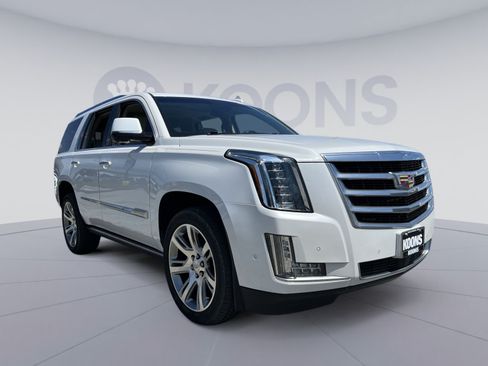 Used 2018 Cadillac Escalade Premium Luxury RWD image 18