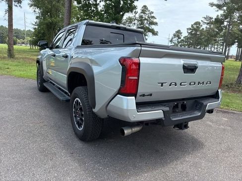 Used 2025 Toyota Tacoma TRD Off-Road w/ TRD Off Road Upgrade Package AWD/4WD image 5