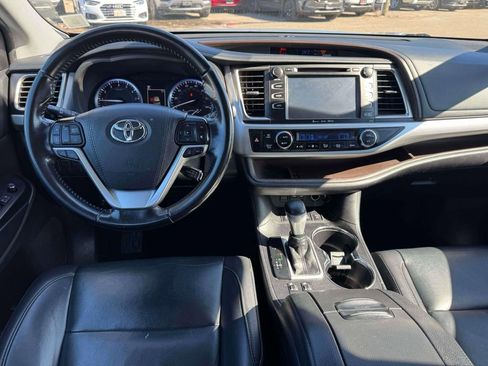 Used 2019 Toyota Highlander XLE image 17