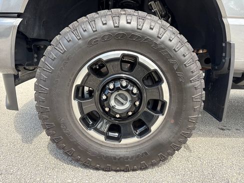 Certified 2025 Ford F250 Platinum w/ Tremor Off-Road Package AWD/4WD image 12