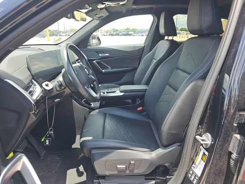 Used 2025 BMW X2 xDrive28i AWD/4WD image 4
