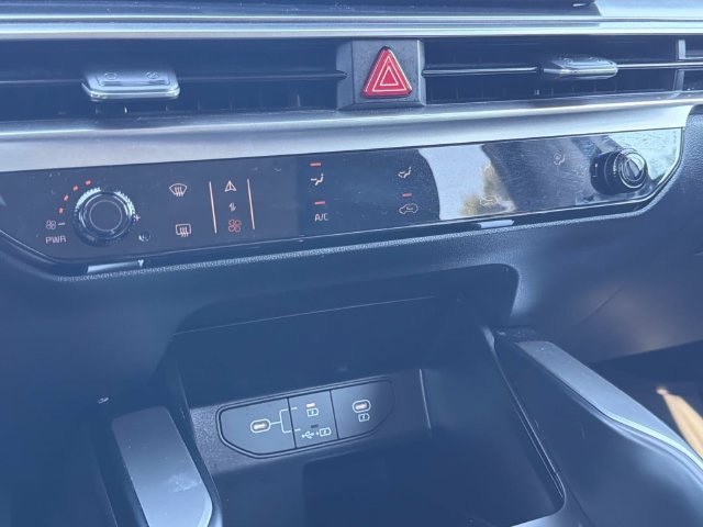 Used 2026 Kia Sorento LX FWD image 28