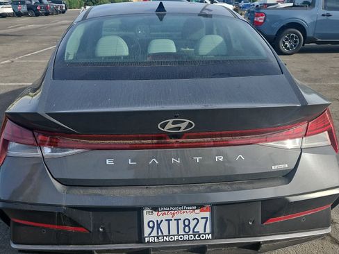 Used 2024 Hyundai Elantra Limited image 8